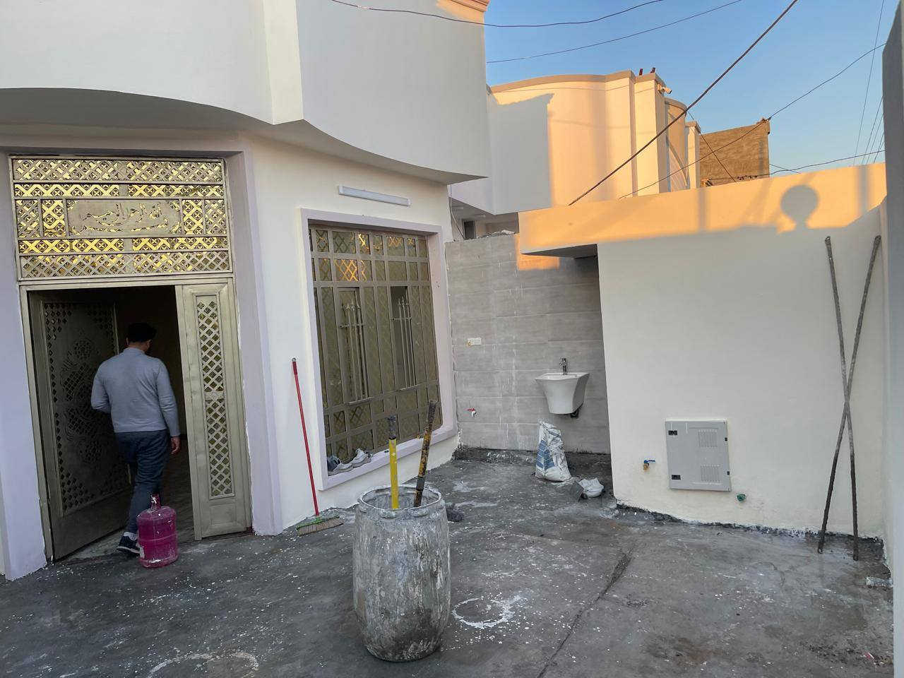 بيت الايجار في حي الخضراء( جبيل) قرب الجسر الثالث شارع ١٠ نافذ على شارع ٤٠ الي يربط بشارع ٦٠
طابق واحد استقبال ومطبخ وصاله وغرفة وصحيات البيت جديد هسه طالعين منه العمل يحتوي ع ماطور ماء وسخان ماء وخط مولدة فقط يحتاج تتبع واعاده تشغيل
(بدل الايجار ٢٥٠ الف بدون مجال)
للاتصال ***********
