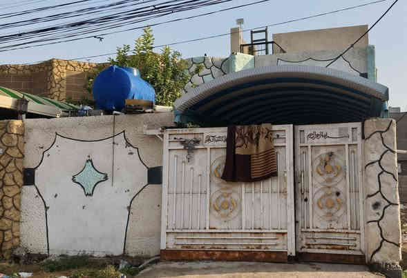 دار للبيع.. المساحة 150متر //
بناء حديث. قاطين كامل بناء .. 
مثل ما موضح بلفيديو..
العنوان سيف سعد قرب شارع المدارس. 
للأستفسار :***********
