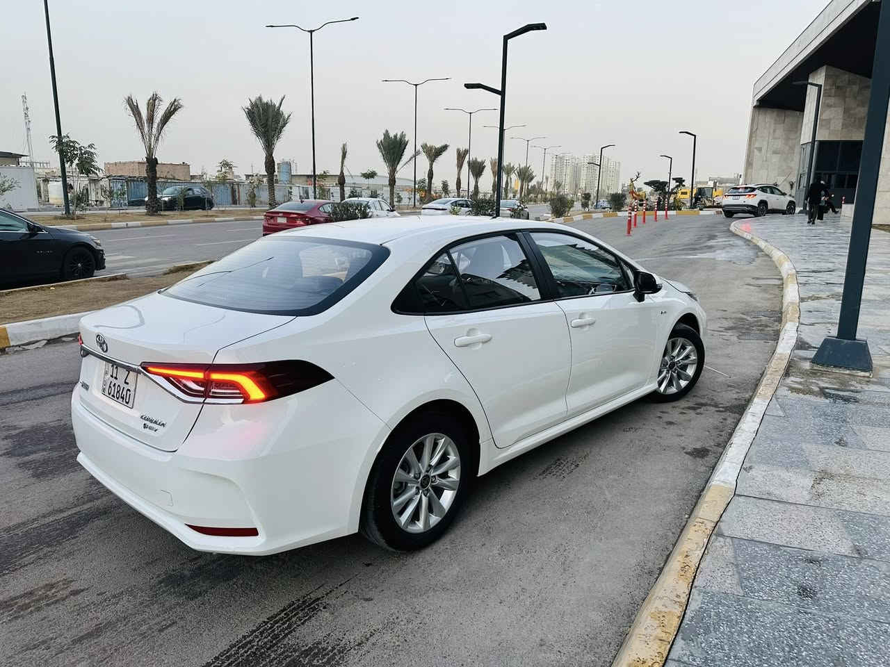 كورلا هايبرد ٢٠٢٤ شكل خليجي
ماشية ١٣ الف داخل جلد اسود كفالة عامة من صبغ رقم بغداد بسمي السعر ١٥٤ وبيها مجال حك الجيه فقط 
مكان السيارة بغداد الكرخ 
للاستفسار ***********
