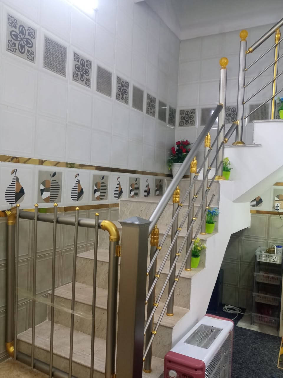 السلام عليكم بيت رقم مساحه 100م الوجه 5 والنزال 20 بناء حديث 2024 معامله واصله للتقييم باقي دفع التقييم فقط بناء جديد المنطقه العبجيه خلف مدرسه الشهيد حسين عطيه السعر 65 وبي مجال للاتصال ع هذا الرقم ***********
