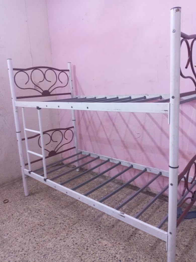 جربايه طابقين اخت الجديده السعر 125 وبينه مجال العنوان مدينه الصدر الورفلي *********** للتواصل هاذه رقم بيه واتساب
