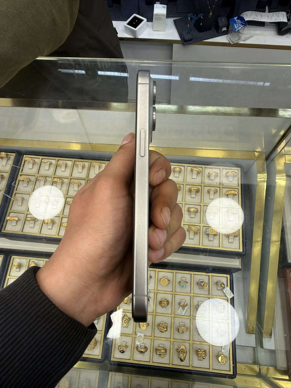 ايفون 15برو ماكس
نضافه 100‎%‎

بطاريه 87

السعر 1000 وبي مجال حك الجيه 

مكاني الكاظميه
***********
