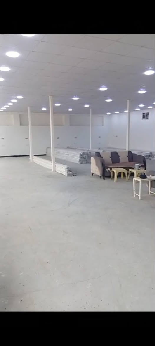 شركه للبيع في كربلاء 
المساحه الف و 500 متر
تصلح الشركه لبناء مصنع ك معرض للسيارات أو معرض لبيع الحديد أو معرض لاي استثمارات أخرى لموقعها 
تحتوي على مخازن خلف مكاتب الشركه
في موقع مميز تبعد عن الامام الحسين مسافه قريبه 
واجهة الشركه 35 متر 
على الشارع الرئيسي المبلط 
تحتوي الشركه على مخازن خلفيه وعلى غرف نوم استقبال + غرف مكاتب وصالات عرض 
طابو 25 
السعر 168 مليون وبيه مجال قليل
تباع الشركه مع مكاتبها ومخازنها و الأرض مؤجره من صاحبها لمدة 15 سنه ويجدد العقد للمشتري
الايجار السنوي 7 ملايين ونص
علماً أن موقع المعرض + المخازن الخلفيه يقع على الشارع المبلط المتجهه للامام الحسين
فرصه استثماريه 

للاستفسار الاتصال على الرقمين 
***********
*********** كربلاء, العراق
