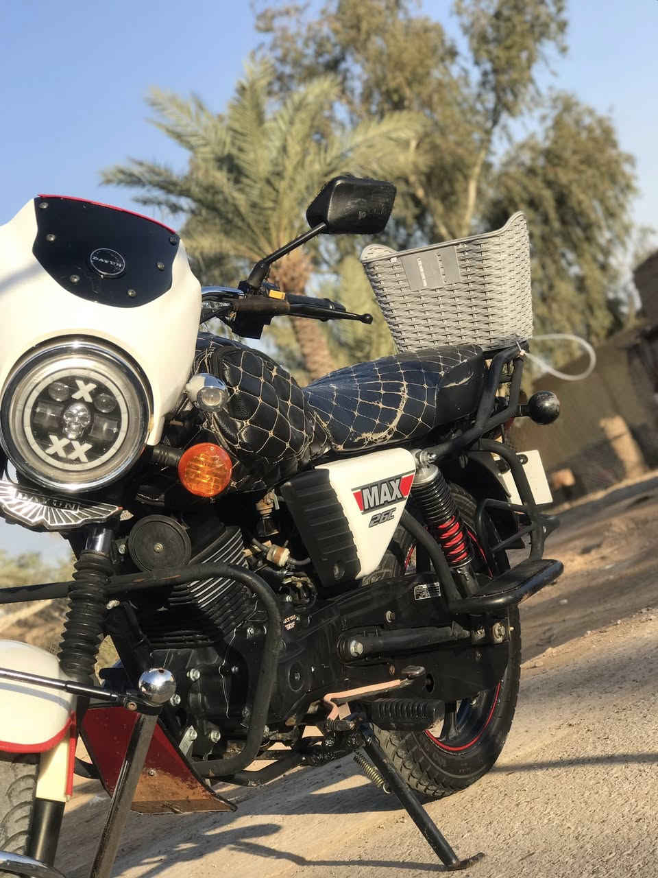 السلام عليكم ورحمة الله وبركاته 
للبيع موطور دايوان فحل عالي 🏍
موديل 2023  مرقم وكامل 
رقم ديالى بأسمي تحويل ثاني يوم 
مكفول من كلشي عده الصلنصه 
الحجر مالتهه  اتفلش وزررفتهه
***********  
السعر. 2850  وبي مجال حك الجيه
مكاني ديالى قضاء المنصوريه دلي عباس 
والمايعجبه السعر ابراحته مامجبور يعلق 
ويسمع كلام محلو مني 😊☺️
