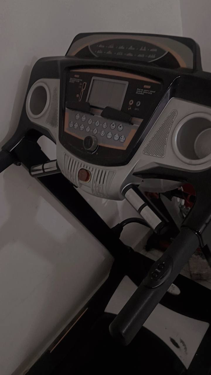 جهاز جري استخدام منزلي نضيف جدا وزن يتحمل 250كيلو دبل ماطور جبلي بي حزام تكسير شحوم تدليك جسم كامل موصفات مبي ثري سماعات بلوتوث 

العنوان مجمع ريحانه قرب مجمع بسمايا 
***********
