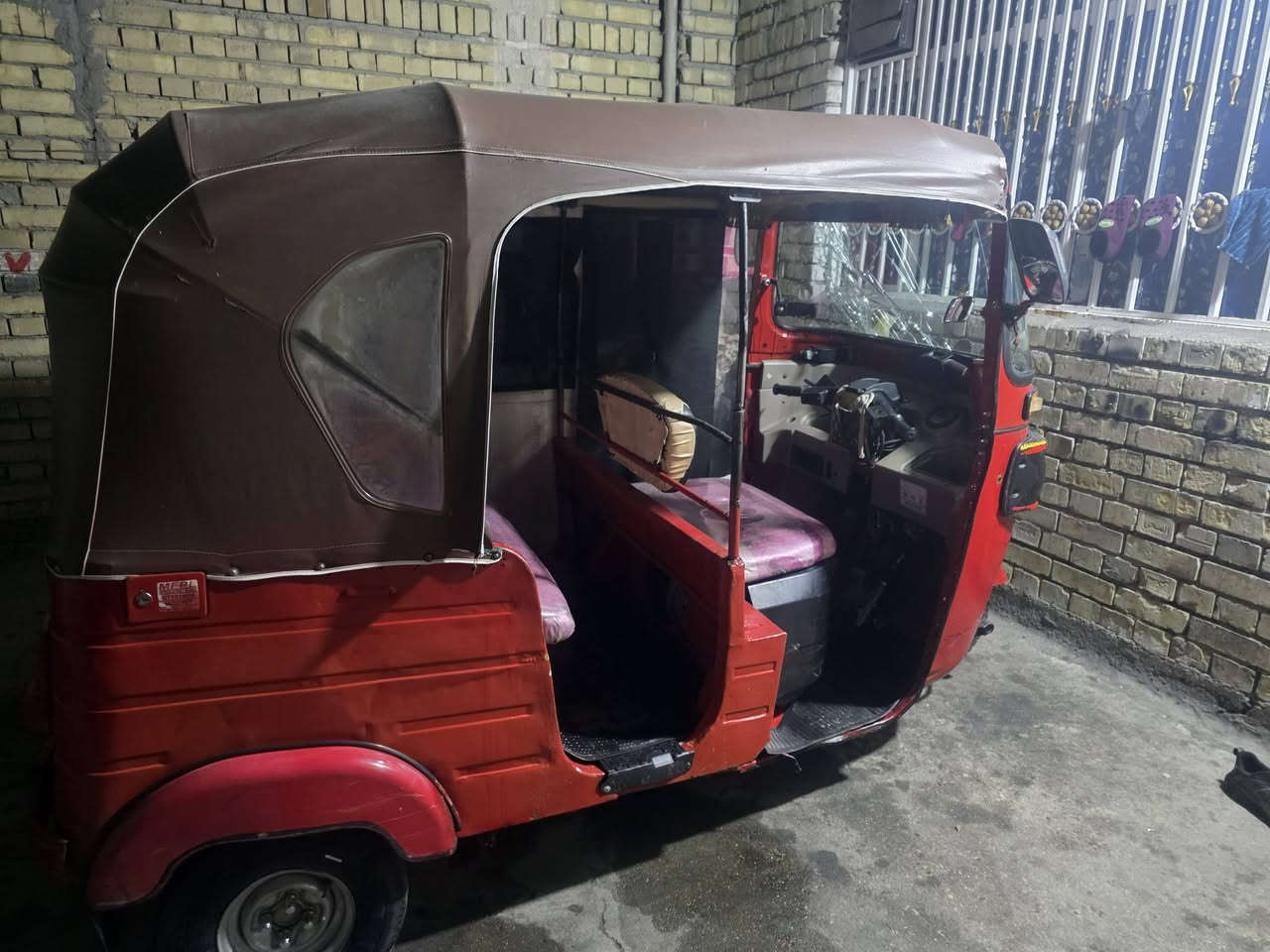 تكتك 2017 معمره كلهه بدون حادث لاتنقيص ولاتبخير اوراق كامله بسمي مكاني بغداد مدينه الصدر /*********** /   سعر 3و 500 وبيهه مجال
