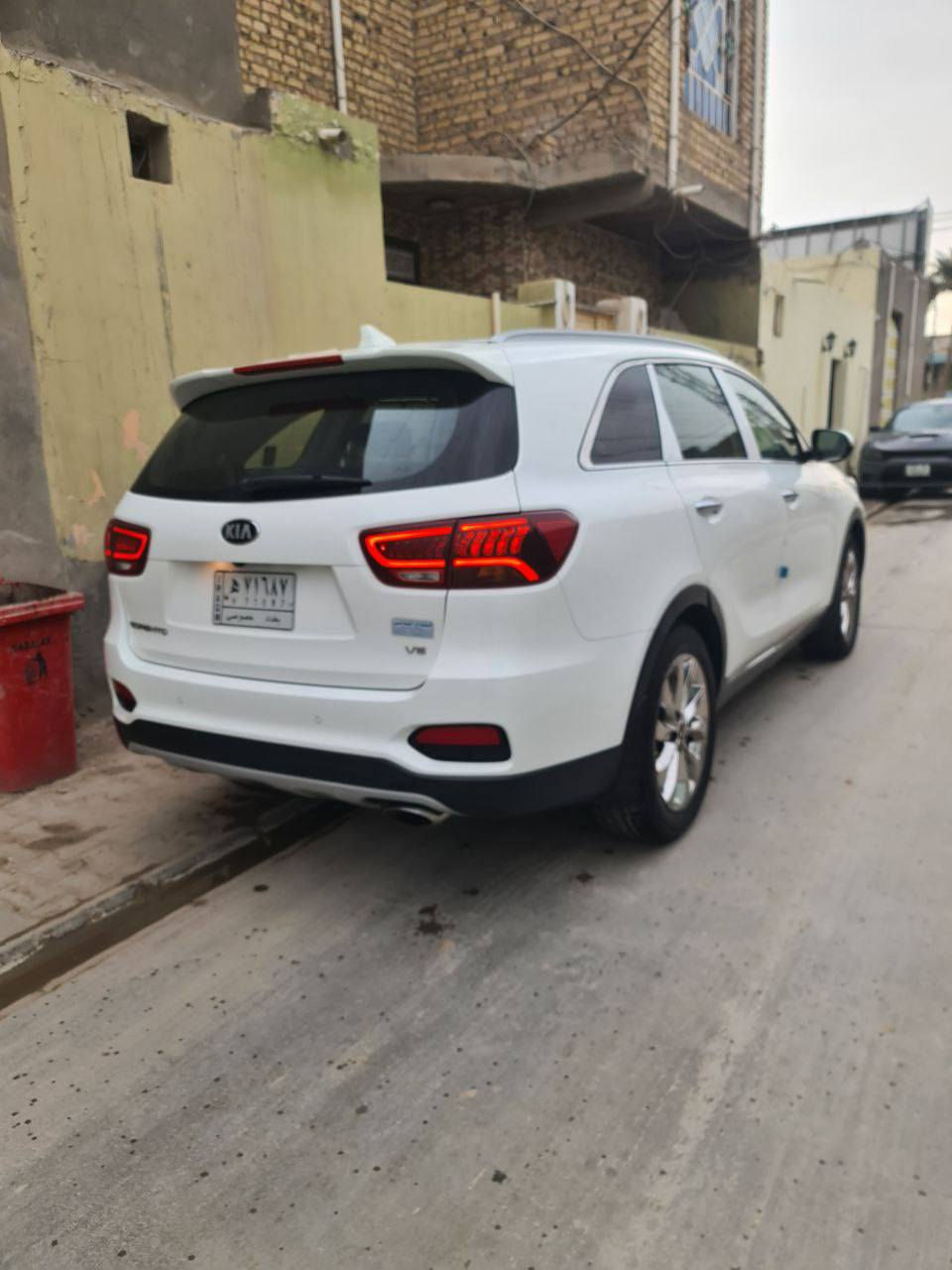 السلام عليكم
من رخصت الادمن  
سورنتو 2020
عله وضع الشركه 
بسمي 
بيه بارد بسيط جدآ بالباب الخلفي 
رقم الهاتف :***********
