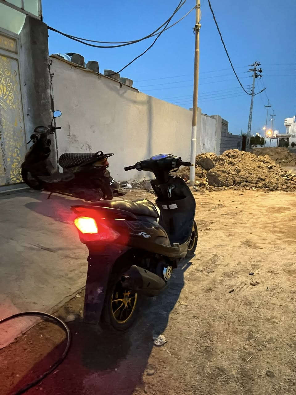 ماكس عدله مكينه بلاديه تزويد خارجي فقط ول كب جديد شركه ممتازه وسعره غالي مو رخيص يدات بريد توبو شيال هايبر دبل امامي اصلي والخلفي كذلك تايرات جدد كفرات نضاف كهربائيات كامله كلها شغاله برغي ما ناقصها 
الدراجه شرط شلعه ومعدل تعجبك واطيك الكزوز البلادي وياها الكزوز بي سوبر الدراجه سعرها خاص مكاني بصره قضاء الفاو توصيل ماعندي هذا رقمي ***********
