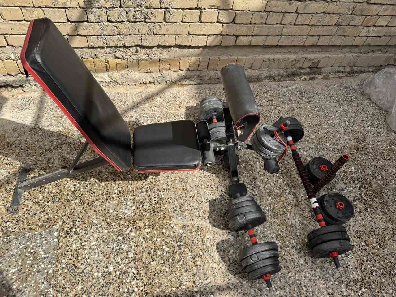 مصطبه كل التمارين بيها صدر ضهر تراي كيل رجل بالاضافه لحبل واشناو ودمبلصين متغير الوزان شفت متغير الاوزان 
للعلم الاوزان اني مشتري زيادة لان يجي وياها بس 10 اقراص
السعر 300 مكاني بغداد البلديات ***********
