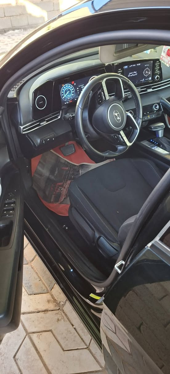 السلام عليكم
النترا 2022 امريكي 
محرك 2.0
ماشيه 37.265 كم 
رقم كربلاء معوقين 
مواصفات SEL
$155وبيها مجال 
المكان كربلاء الحسينيه 
***********
