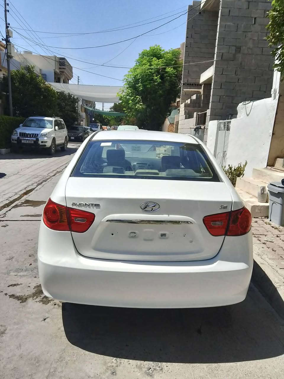 ئەڤانتی بۆ فرۆشتن
2008
٤ تایەی لۆکی لە ژێرە 
کوشن جلدوو هیتەر شاشە
کۆد کراوە
٢٥٠ مەسرفی بوو بۆم تێرتۆ
سەیارەکە زۆر جوانە  رەسمەکە دیارە
 هەموو دوگمەیەکی ئیش 
ئەکات
مەکینە بچووکی دەکشن بەرز
هەموو شوێنێکی تازەیە
و مەسرف کراوە
لە کەلارم 
ئەگەر موشتەری نیت تەلەفوون مەکە لەگەل ڕێزدا…
***********
