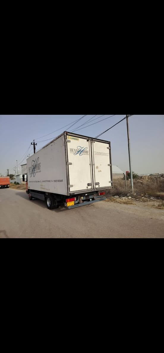 مارسيدس اتيكو
موديل ٢٠٠٣ 
مكينه اربعه 
طول سته وربع 
تبريد منفصل 
تبريد قماره 
***********
