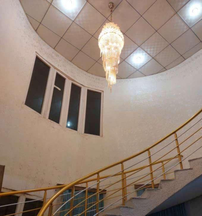 للايجــــــــــــار ✅ 
.
بيت طابقين للايجار في المطيحة مساحة 400م موقع ممتاز واجهة مرمر يحتوي ست غرف 
.
مواصفات البيت / 
.
ست غرف ، صاله عدد اثنين ، استقبال ، مطبخ حار و بارد تركي ، صاحيات عدد اربعة ، كراج ، حديقة

يحتوي البيت ايضا على ثريات و سبالت كنتورية  
.

سعر الايجار مليونين وربع
.

✅ الذهبي للاستثمار العقاري ✅

#مجــــــاز_قانــــــــونيــاً
—————————————
#ملاحظه لعملائنا الكرام يتوفر لدينا عروض عقاريه بيوت للبيع والايجار في كافة مناطق محافظة البصره كذلك يتوفر لدينا بنايات تجاريه للبيع في مناطق ممتازه بوارد شهري ممتاز 
‏‌‎ للمعلومات اكثر التواصل على الارقام الموضحه او زيارة
الموقع 
البصره_ شارع عام حي الزهراء _ قرب مستشفى النفط
***********

رابط القناة
‏https://t.me/ooliiy

#عقارات #بيت #دار #للبيع #استثمار #البصرة #العقارات #الجنينه #الطويسه #كورنيش_شط_العرب #ايجار #بيع 
#مركز_البصرة
