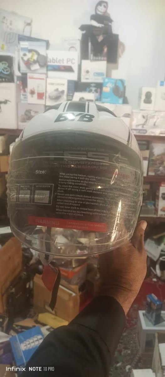 سلام عليكم عندي خوذه مال دراجه ناريه  قياسها لارج والله ما مستخدمه بس جيف زغيره عليه وصيتهه من امزون مال باله اصليه على تيك توك سعرها ٤٠ الف موجوده غراظه كلهه عنواني الكرخ شارع حيفه قرب العطيفية ليحب يتواصل هاذه رقمي *********** متواجد واتساب وسيمكرت مازنجر
