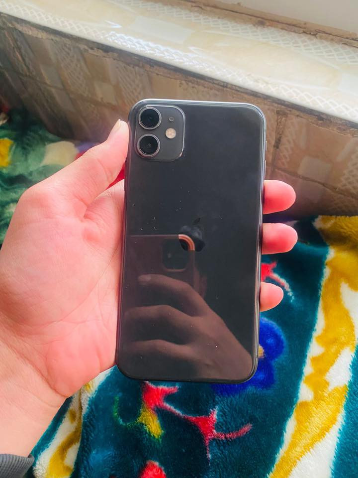 آيفون 11عادي بطاريه (93) ذاكره 128)شرط مامفتوح السعر 325) وبيه مجال***********
