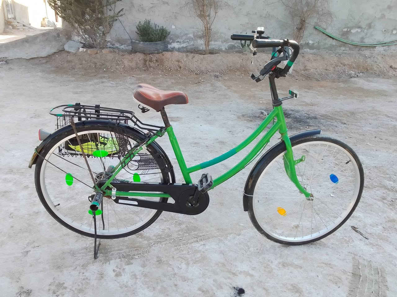 السلام عليكم 

باسكل للبيع حجم 26 
وياله جدد قفل سويچ 
تاير وچوب وره جدد
الباسكل لون سلفر مصبوغ اخضر 
جاملغات جدد
السعر 60 وبي مجال 
متواجد واتساب 
***********
مكان النجف الاشرف كوفه علوة الفحل قرب جسر الأمام علي
