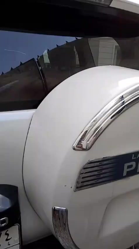 سلام عليكم برادو ٢٠١٠ محدثه ١٧ مكفوله من ضربه سنويه بسمى بيها صبغ قطعتين بنيد ونص جاملغ بدون ضربه مكان السياره بغداد بلديات سعره ٢٢٠ رقم الجوال *********** بيع فقط
