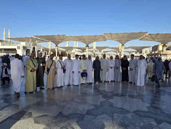 بسم الله وعلى بركة الله 

- يعلن مكتبنا مكتب الحاج عمر كامل الحياني عن عمرة نظام دفع كاش ونظام الاقساط بسعر (550$) ثابت للنظامين الكاش والاقساط .
- ويكون موعد الانطلاق يوم ١٢/٢٠ أن شاء الله تعالى فعلى الراغبين بالذهاب الإسراع في تسليم الجوازات لأن المقاعد محدودة .
- للاستفسار الاتصال على (***********  -   ***********) أو زيارة مكتبنا الكائن في شارع ١٧ تموز مقابل جامع محمد عارف .
