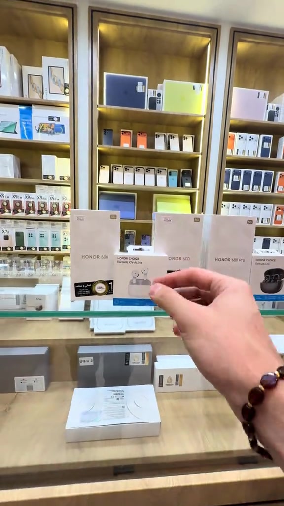 🔥 HONOR 600 & HONOR 600 Pro 🔥 إذا تدور على جهاز يجمع بين الشكل الراقي والأداء القوي، سلسلة HONOR 600 وصلت 😍📱 ✨ كاميرات احترافية للتصوير ⚡ أداء سريع وسلس بكل الاستخدامات 🔋 بطارية قوية وشحن سريع 📱 شاشة مذهلة بألوان وتفاصيل خرافية ✅ HONOR 600 متوفر ✅ HONOR 600 Pro متوفر ✅ ألوان متعددة وكميات جاهزة 📩 راسلنا هسه واستفسر عن الأسعار والعروض الخاصة #HONOR600 #HONOR600Pro #HONOR #موبايلات #بغداد     


**إذا كنت صاحب هذا الإعلان وتريد حذفه لأي سبب، رجاءا أرسل رسالة إلى الدعم الفني**
