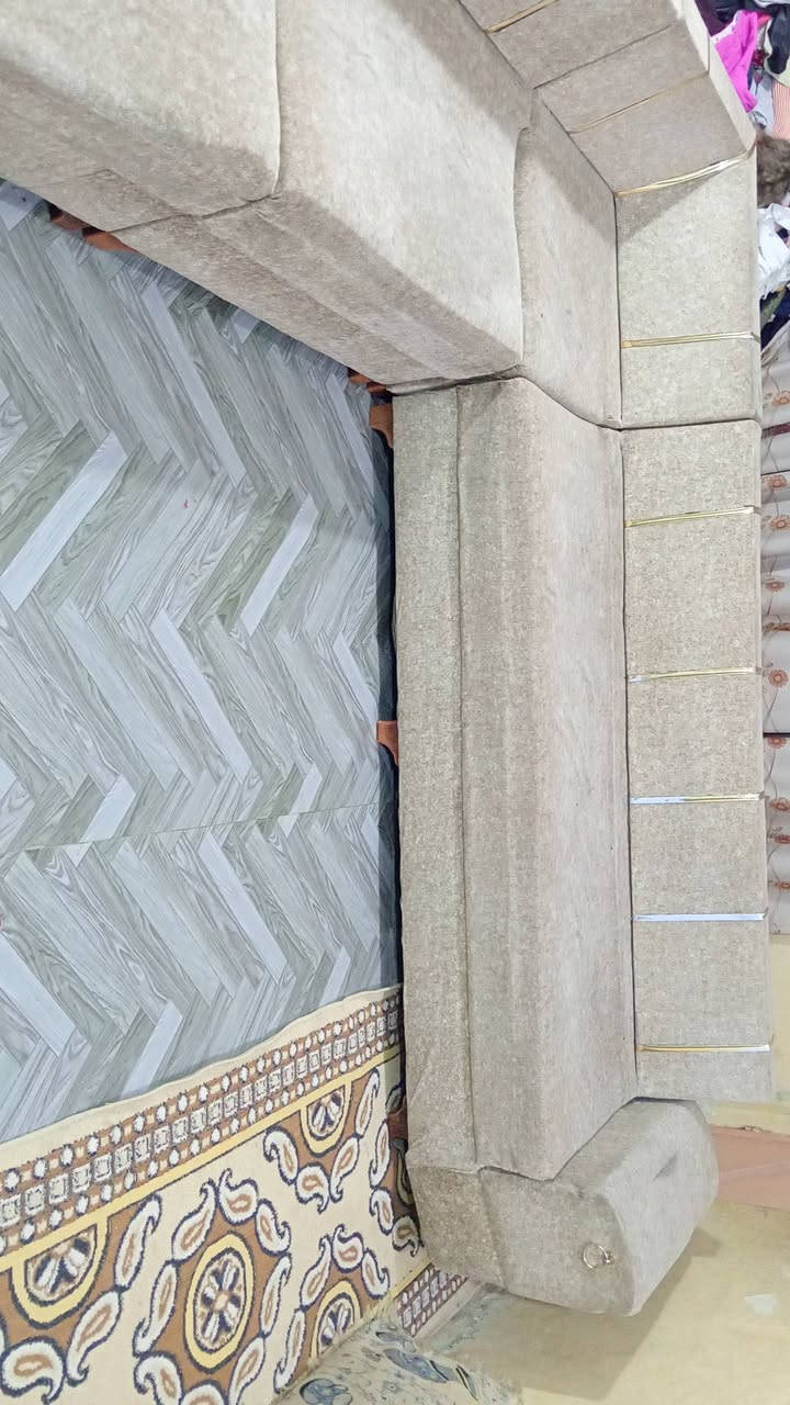 تخم للبيع نظيف بسعر 150 وبي مجال الشراي يتصل ***********
