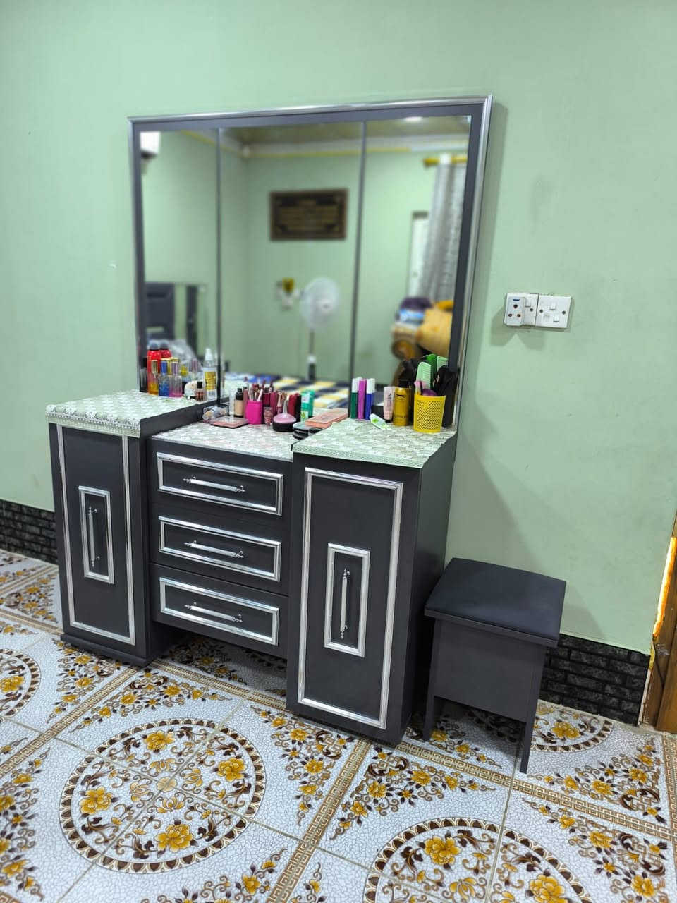 غرفه تركيه 10 قطع استخدام شي قليل الاستفسار ع رقم ***********
