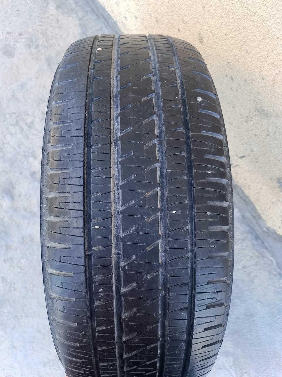 للبيع ٣تايرات تاهو حجم ٢٧٥_٥٥_٢٠نضيفات أكثر من نص عمرشرط بدون بنجر *********** بغداد
