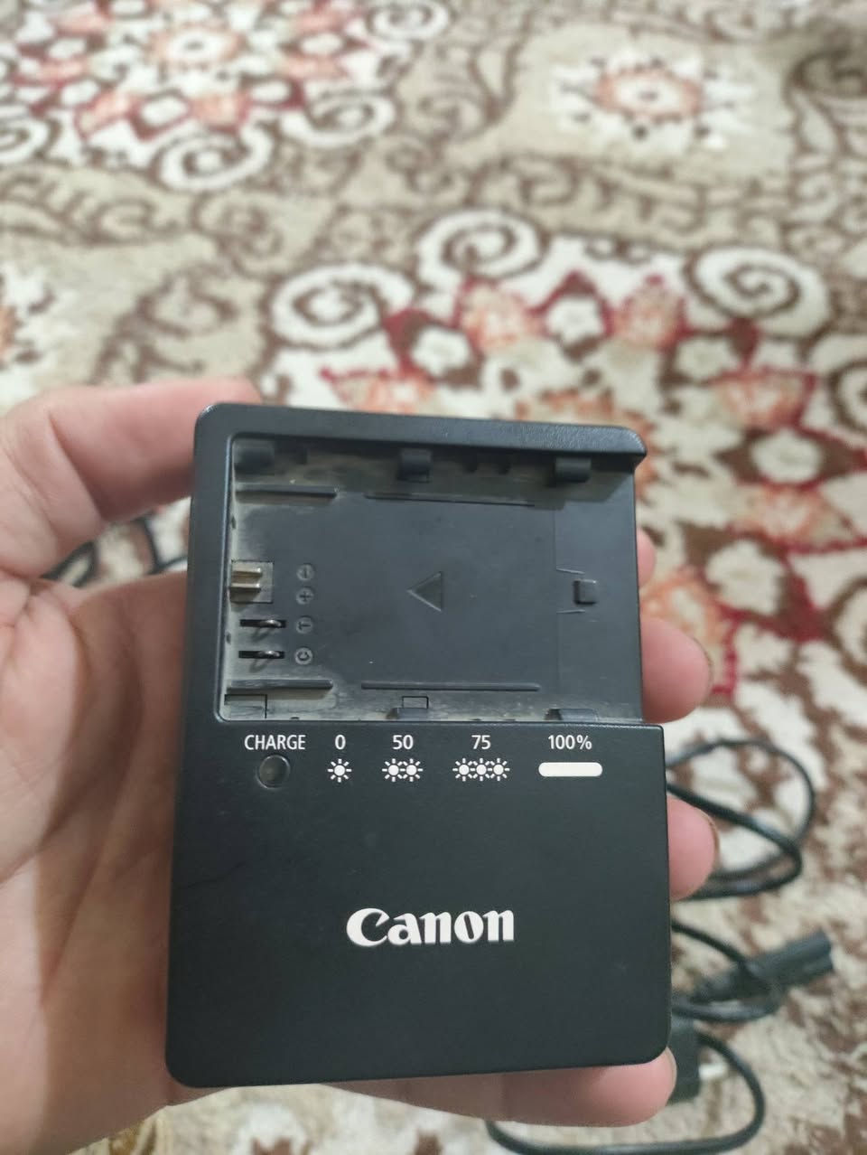 السلام عليكم اخوان كامره رياضيه زوم رياضي شاحنه واير تحويل صور كامل مكمله كامون النوع الاصلي فقط رياضيه مفوله السعر 800وبيها مجال للتواصل ***********واتساب
