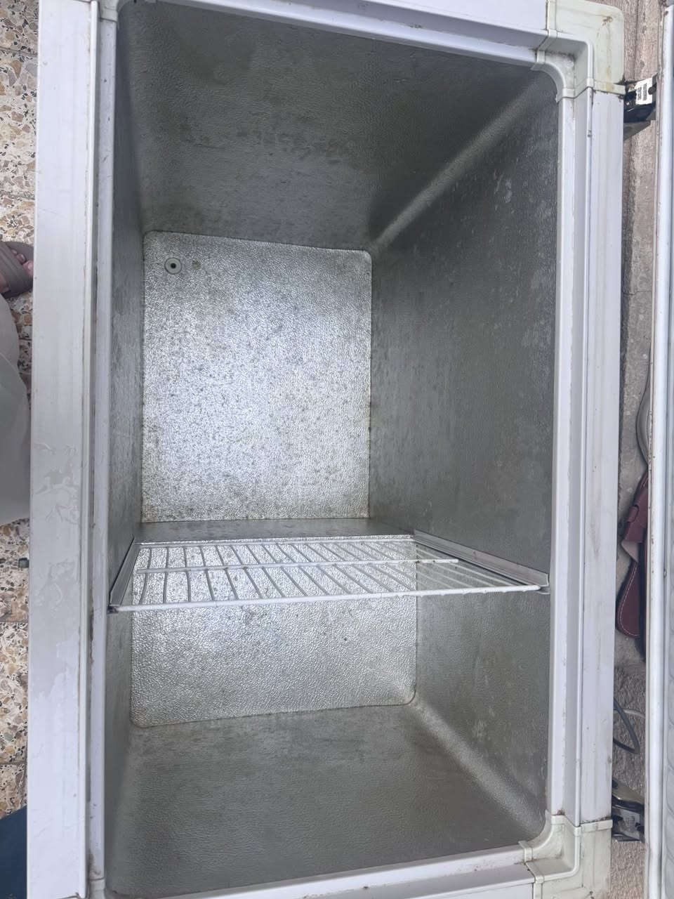 مجمدة كونكورد مستعملة للبيع 

بلد الصنع: صنع في لبنان.

Concord (موديل FC1100-SR):

المواصفات الأساسية

• السعة: 290 لتر (الحجم الداخلي).

• استهلاك الطاقة: 170 واط.

• التيار الكهربائي: 1.1 أمبير.

• الجهد الكهربائي: 220 فولت.

مجمدة مستعملة للبيع بسعر 200 الف دينار عراقي قابل للتفاوض 

العنوان ناصرية مركز المدينه حي الشهداء / مراسلة الخاص


**إذا كنت صاحب هذا الإعلان وتريد حذفه لأي سبب، رجاءا أرسل رسالة إلى الدعم الفني**