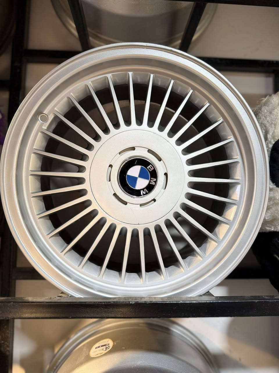 ويل كب شعاع بي إم أصلي حجم 16 
 •البيع ومراوس 
 • يوجد توصيل الجميع المحافضات 
📍 المكان: بغداد – حي العامل – شارع 7 نيسان
📞 للتواصل:
***********
0789600006
