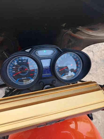 السلام عليكم 
دايوان موديل 26
الدراجه جديده بعدها صار 15 يوم من طالعه من الشركه 
كامله مكمله 
ماشيه 3000
اوراق كامله 
السعر 1850 وبيه حك الجيه
*********** واتس اب 
راسليني وسهله
