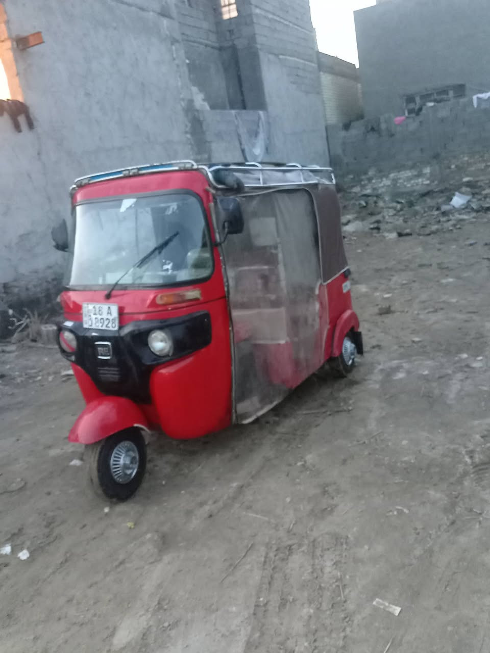 سلام عليكم ورحمة تكتك البيع موديل 2018 تكتك خير من الله  بيهه محرك 22  بيه دخان عود صار 7 ايوم من جفتت يمك صوج دهن والله مادري تكتك خير من الله اكسل كير مكفول مصبوغه جماليه بيهه ضربه  معمره تعميره كامله رقم سنويه  ثاني يوم تحويل سعر ب 5800 بيهه مجال وتساب ***********
