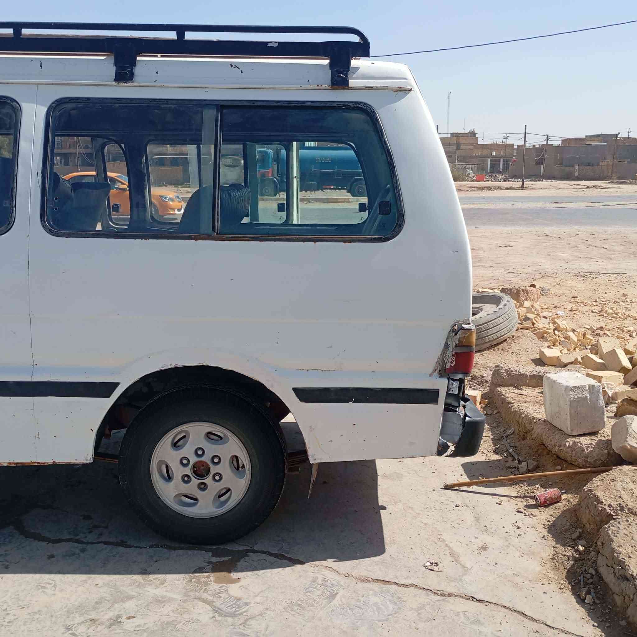 كيا بستا 95 رقم احمر
سياره جاهزه كير مكينه اكسن شواصي مكفولات. 

غرفه وسط حدايده نظيفه 

باتري سلف دينه بور مشط ستيرن 

لسياره معروضه بسعر ستوته مال واحد يريد يحصله علاكه مو ما تكشخ معروضه ب18 بيه مجال ***********
