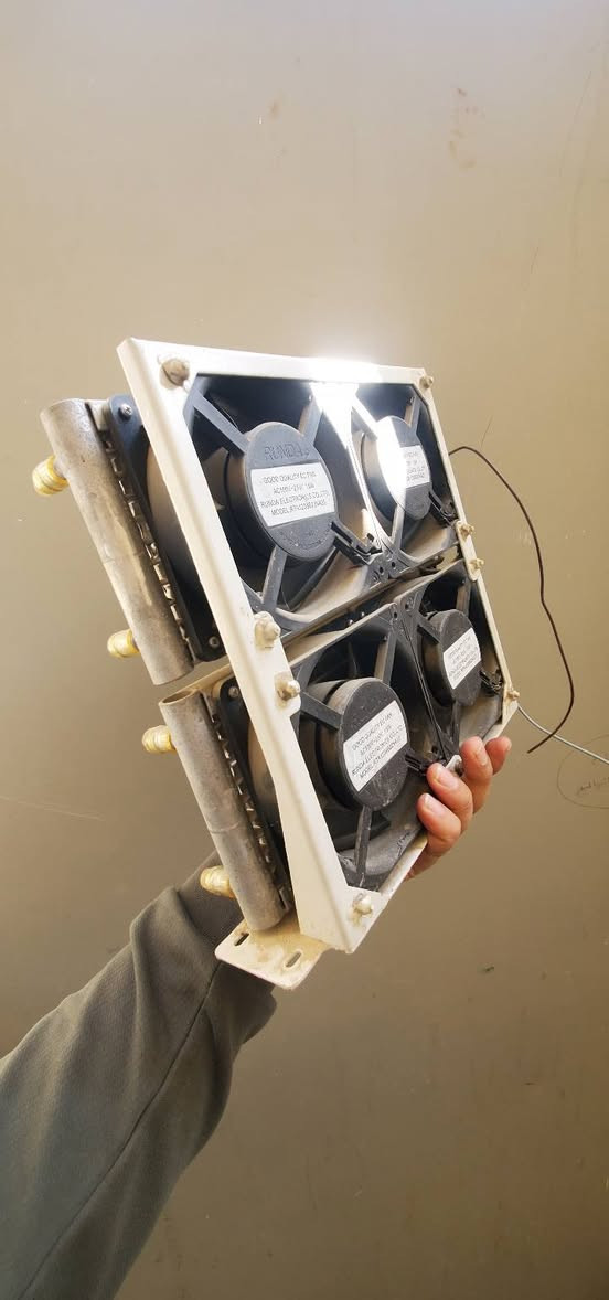 السلام عليكم راديتر مع اربع فانات 220v الكل شغال ولا يوجد ليك او ثقب بالراديتر السعر 50 الف .***********
