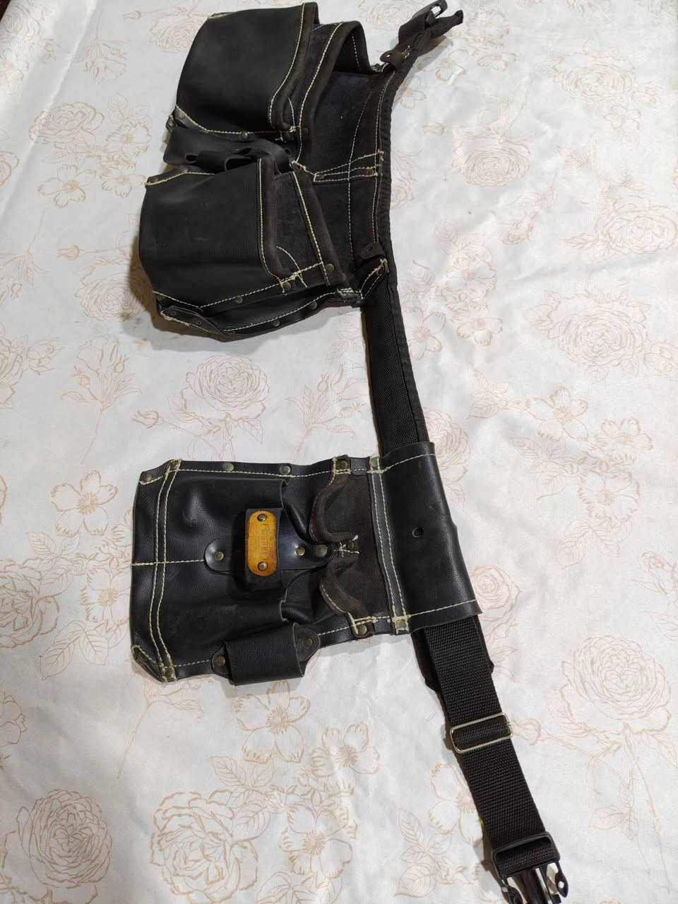 للبيع – حزام عدة جلد احترافي /امريكي  رقم الواتساب ***********
