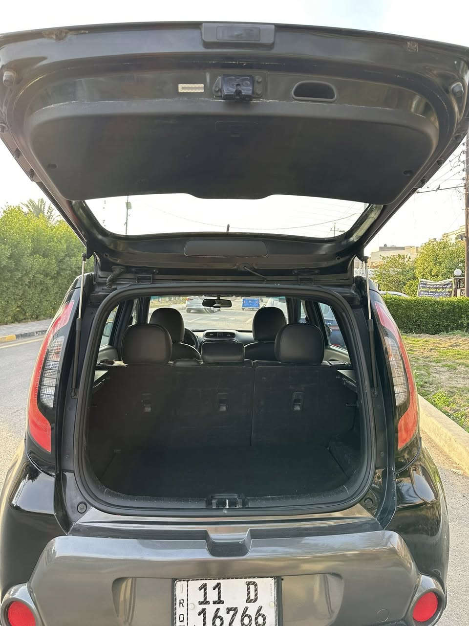 السلام عليكم 
كيا صول 2014 امريكي 
مابيها اي تبديل كلها ليبل واحد 
السياره فول عده البصمه 
المواصفات:
بانورما 
تحكمات ستيرن فول
شاشه جبيره 
مري شفط 
اشاير بلمرايه 
ويل 18 
لد نهاري 
كشنات جلد كشن السايق كهرباء 
سماعات انفنتي دمام 8
كامره خلفيه وكلوبات الداخل ابيض ليزري 
الحادث (بنيد وجاملغ بدون تبديل وبدون دواخل بدون شواصي وبدون لغود وبيها صبغ صفحه السايق وبنيد )
ماشيه 103 
السعر 105 وبيها مجال 
العنوان : بغداد الحريه او ساحة عدن 
الرقم :***********
