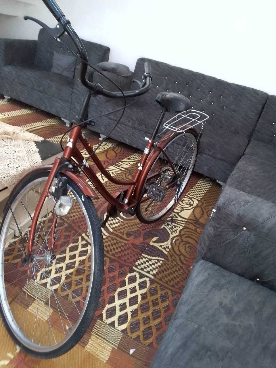 بايسكل بناتي للبيع حجم 27 بايسكل نضيف ويخبل وشغال بريكات امامي خلفي موديل 2019 ياباني مال حاوية السعر 85 وبيه مجال المكان بغداد حي اور ***********
