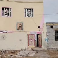 بسم الله الرحمن الرحيم بيت للبيع المساحه 100 مربع طابقين البيت يحتوي ع...