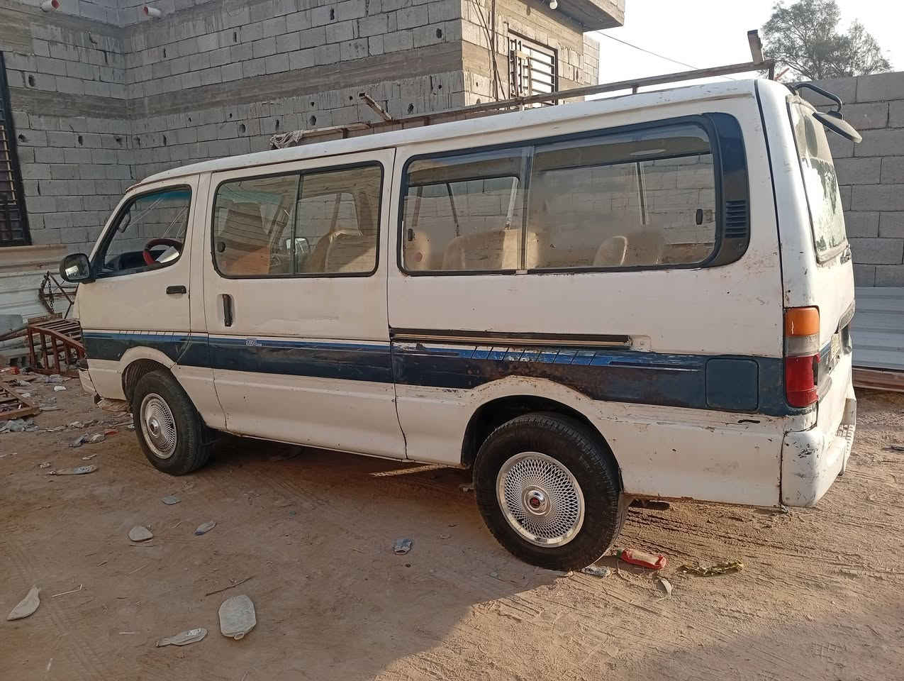 السلام عليكم شباب هايس تويوتا 14راكب موديل 96 محرك وكير4واي خير من الله  المرغوب سعر 18وبيها مجال اتصال على هذا الرقم ***********
