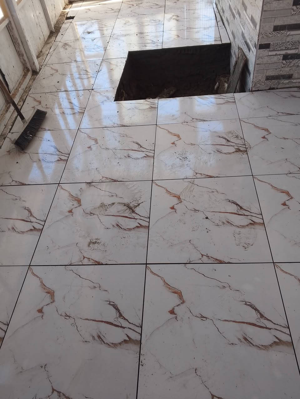 ***********
خلفه سيراميك    متفرغ حاليآ وتدللون
