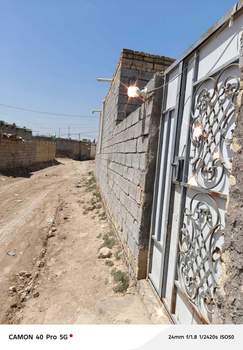 بيت للأيجار غرفتين صالة وصحيات داخلية ومطبخ خارجي مساحة 190 متر
ايجاره 150 قفله 
***********
