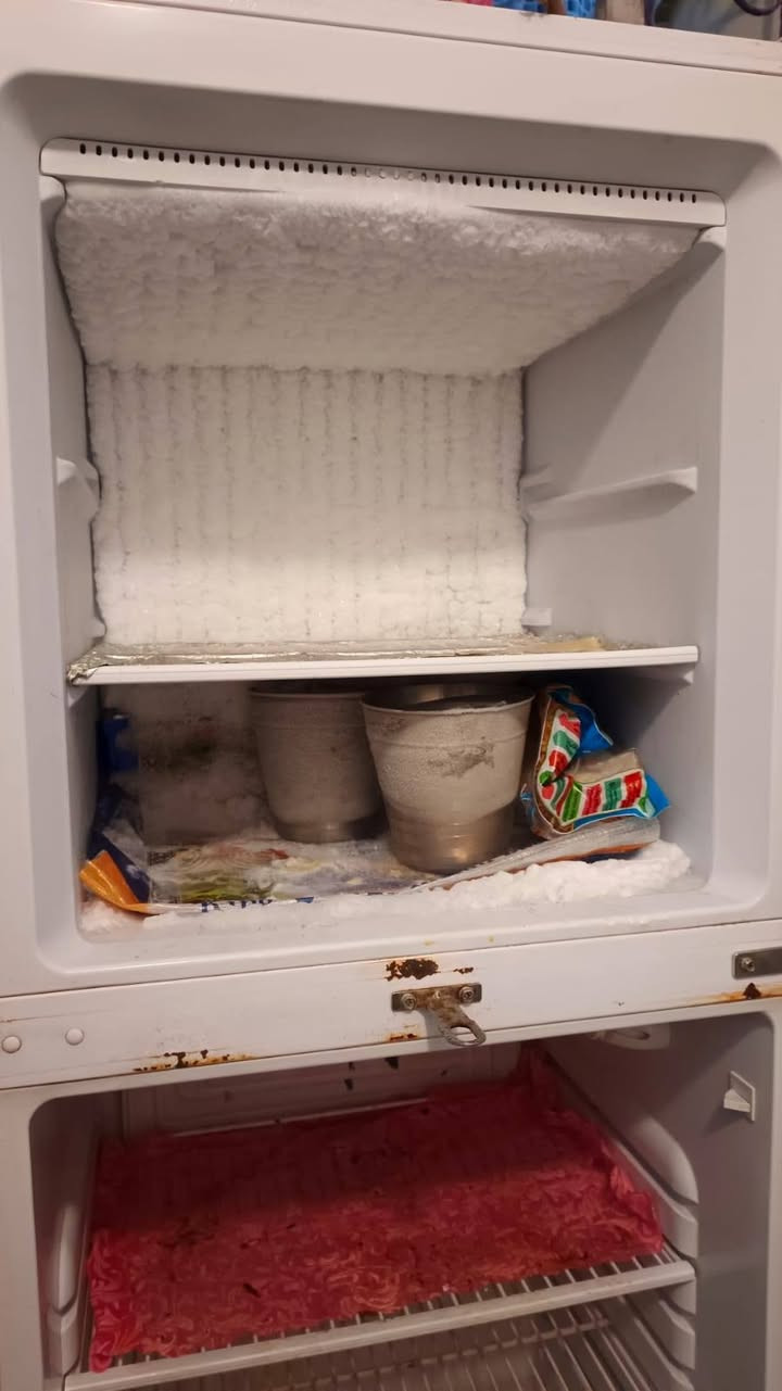 ثلاجات 2 ومجمدة نضيفات للبيع المكان المقدادية شهربان حي العسكري ***********
