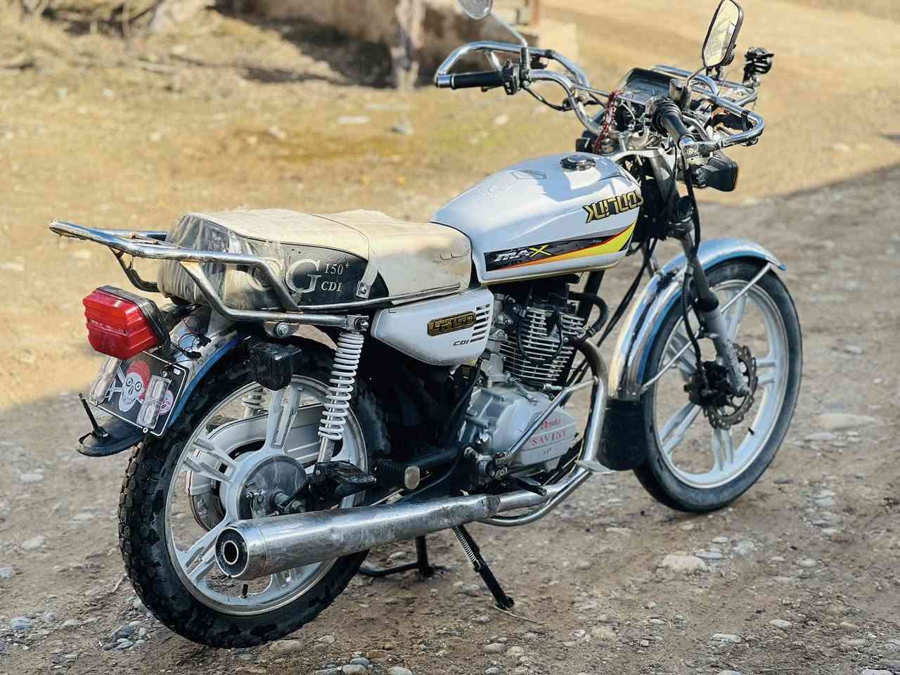 السلام عليكم سافان 21للبيع وزن ثقيل محرك بصمه كهربائيات كلها شغاله ما ناقصه اي شي محرك مبدل لاستيك ولف بس السعر 450وبي مجال قليل مكاني جنوب الموصل قرية الحاج علي ***********
