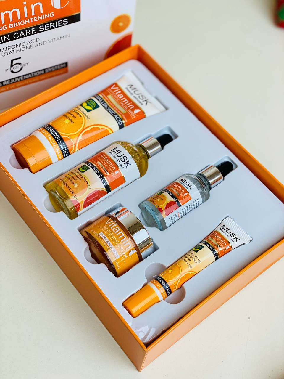 مجموعة منتجات العناية بالبشرة من ماركة MUSK Beauty 🟠skincare، والتي تتمحور حول فيتامين C لتقديم فوائد التبييض والإشراق. 🍊

تتضمن المجموعة غسول وجه، سيروم، وكريم تبييض. 🍊
المكونات الرئيسية تشمل فيتامين C وحمض الهيالورونيك. 
الفوائد المعلن عنها هي التنظيف العميق، التحكم في الزيوت، 😍مكافحة حب الشباب🔥، والترطيب. 
تساعد المنتجات على تفتيح البشرة ومعالجة البهتان وتوحيد اللون. ✔️♥️

للاستفسار والحجز مراسله خاص


**إذا كنت صاحب هذا الإعلان وتريد حذفه لأي سبب، رجاءا أرسل رسالة إلى الدعم الفني**