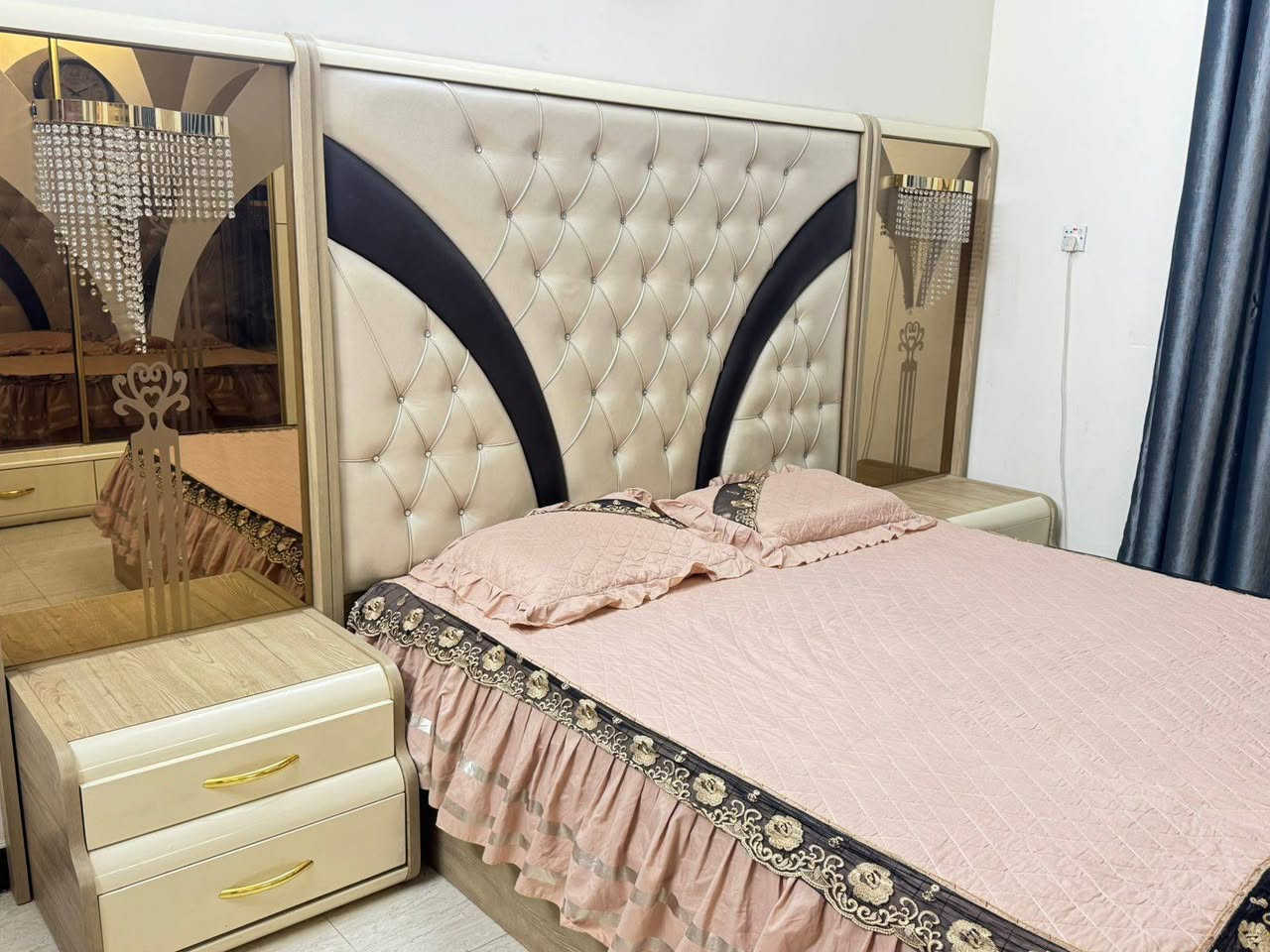 كنتور تركي اخو جديد درجة اولى
زاويتين زاوية للملابس وزاوية للاحذية 2 كوميديات

بابين وچرباية 

الاستفسار :***********
