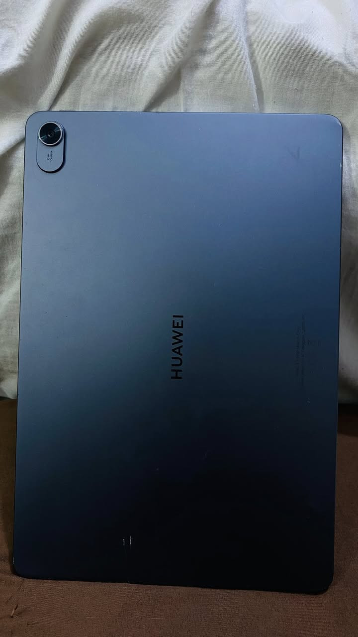 سلام عليكم للبيع أيباد هواوي ميت باد نسخه شاشه ورقيه استعمال قليل ذاكره ٢٥٦ ويا قلم هواوي نظافه ٩٥ بس شخوط بسيطة عل ظهر ما مصلح ولا برغي مفتوح سعر ٤٢٥ الف وبي مجال 
التوصل واتساب او عل رقم *********** 
عنوان نجف حي ميسان قرب مدرسه سفير الحسين
