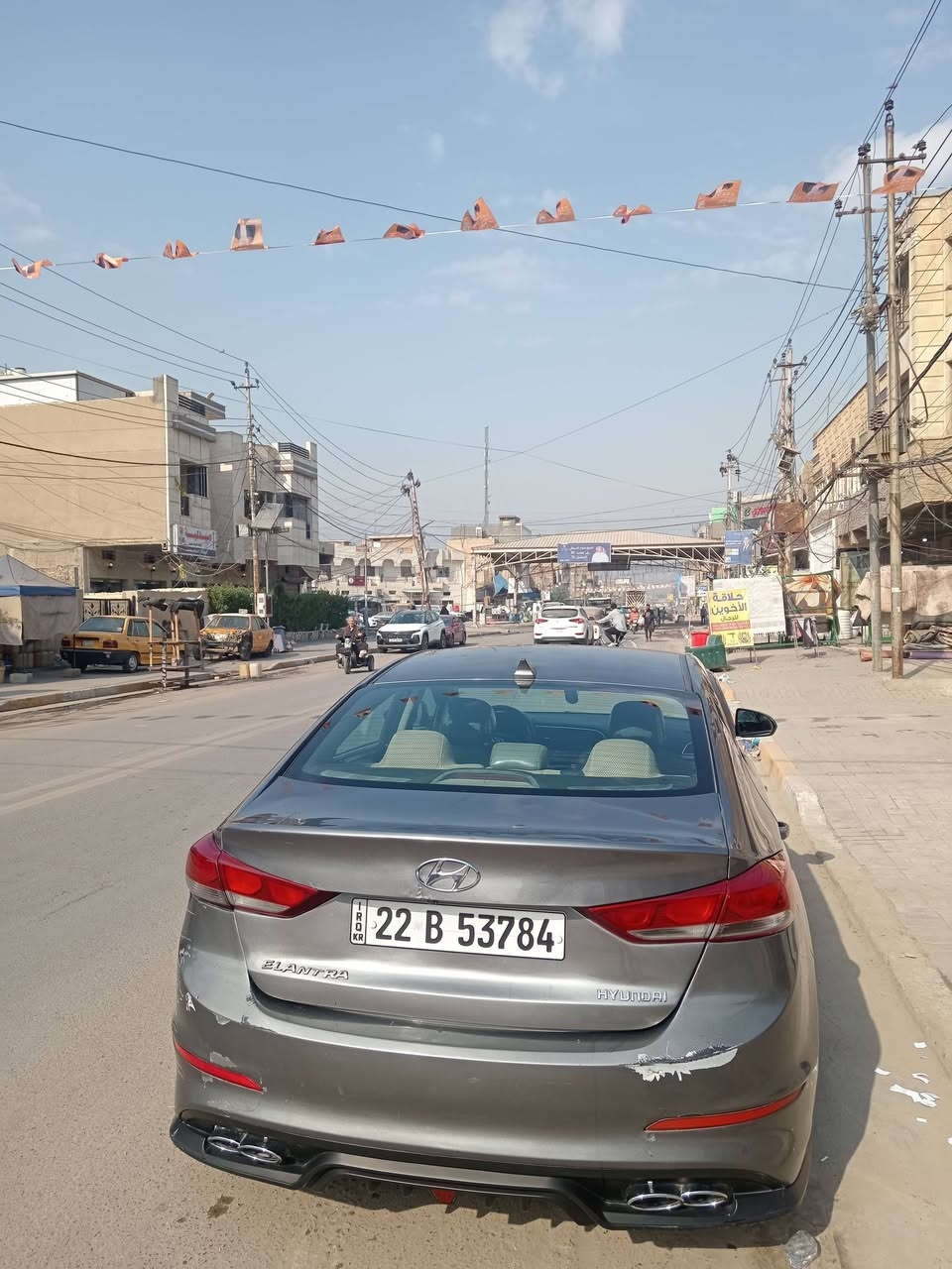 السلام عليكم. للبيع الانترا وارد أمريكي موديل 18 نص فول تحكم استيرن جهتين ثلاث انظمه قياده نظام  نقطة العمياء بيها بارد بالباب الخلف السائق حادثها مرفق بالصور محرك بي صوت رقم شمالي بأسمي سنوية لل 2029 السعر 120 وبيها مجال بسيط مكاني بغداد الدورة هاذا رقمي *********** غير غير متواجد ع. فيس
