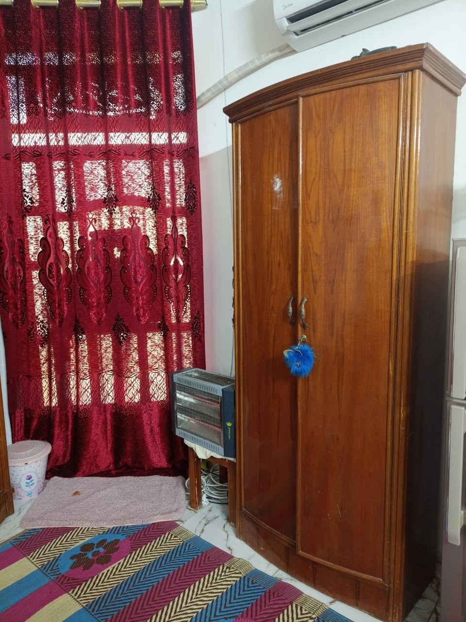 السلام عليكم عندي غرفه البيع اخو الجديده اريدها600وبيها مجال قليل كلش مكاني حي التراث البياع ورقم التليفون***********
