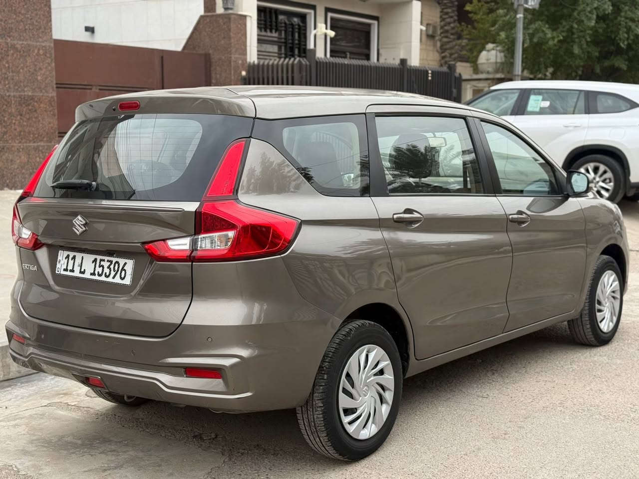 سوزوكي ارتيكا 2024 ضمان شركة الصادق وكيل سوزوكي ( بعدها تحت الضمان ) 
( السيارة حرة تحويل ثاني يوم بأسمي ) 
محرك 1500 ( كير و محرك تويوتا )
7 راكب
تيريد امامي خلفي
ماشية 22 الف كيلو فقط
السيارة بيها صبغ بين الباب و الجاملغ الخلفي الايمن

السعر 13,800 $
رقم بغداد 
مكانها بغداد / شارع فلسطين 
***********

بيع فقط بدون مراوس او اقساط
