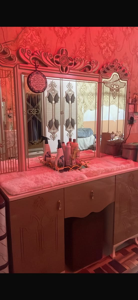 سلام وعليكم غرفه تركيه البيع غرفه نضيفه كلش مكان البصره مفقيه لي يحب يتواصل ع هذا الرقم ***********
