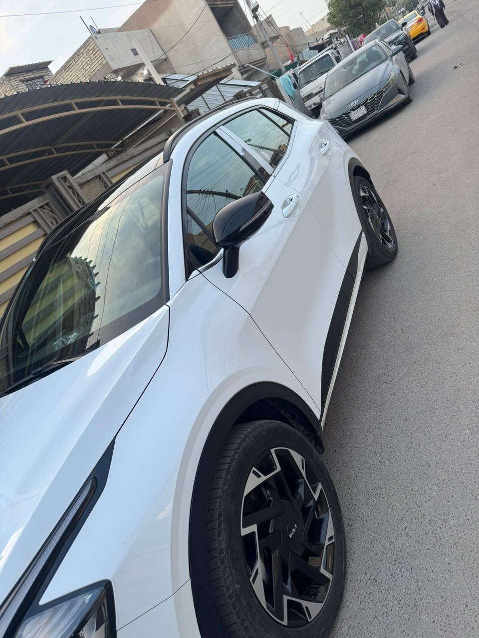 سلام عليكم 
كيا سبورتج2024 GT.Line فول اعلى مواصفات بالسبورتج
ماشيه 41
مواصفاته 
بانوراما  بصمة دخول ذكي ترحيب 
شاشه كبيرة تبريد لمس 
كشنات تدفئة وكهرباء وستيرن تدفئه 
كشنات جلد اسود مختوم GT.Line 
سياره بيه هواي مواصفات معروفه السبورتج 
سعره 240
ملاحظه الي ماشر عليها مو ضربه حصويه طافره عليها من شارع 
***********
***********
